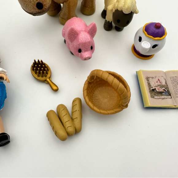 Disney Animators Littles Belle and Mini Figurine Set - 9 Pieces - Picture 4 of 6